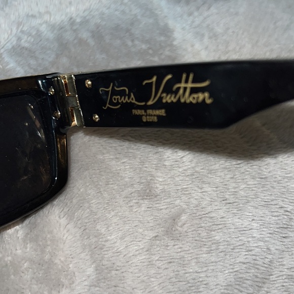 Shades - Picture 3 of 6